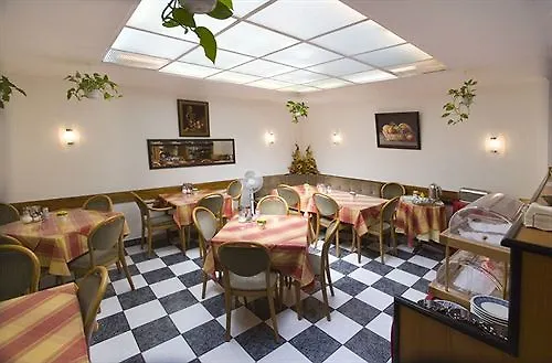Hotel Diana デュッセルドルフ 3*,